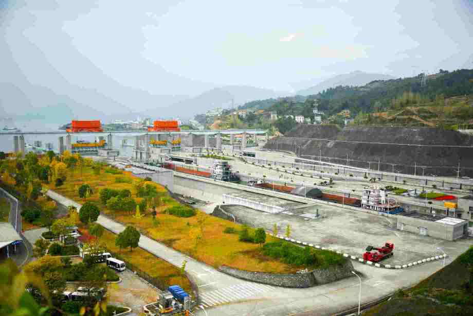 摄图网_501557086_三峡双线五级船闸(企业商用)